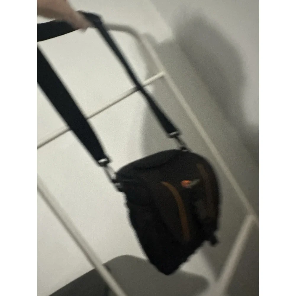 Lowepro Adventura-SH 140 ll Camera Case 2side pouches and shoulder strap, NWT
